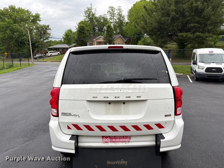 image for item EF1153 2016 Dodge Grand Caravan van