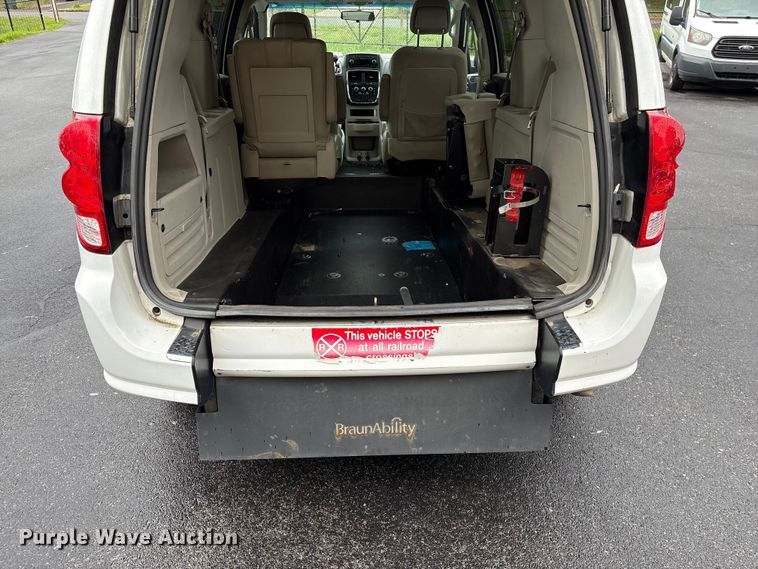 image for item EF1153 2016 Dodge Grand Caravan van