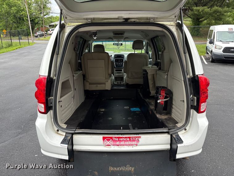 image for item EF1153 2016 Dodge Grand Caravan van