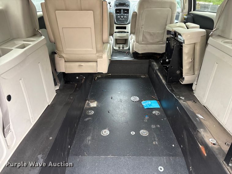 image for item EF1153 2016 Dodge Grand Caravan van