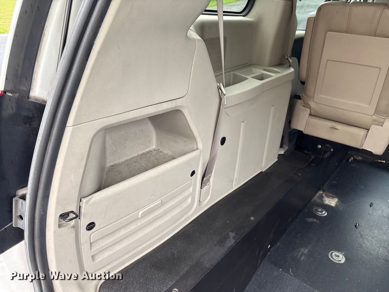 image for item EF1153 2016 Dodge Grand Caravan van
