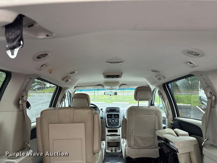 image for item EF1153 2016 Dodge Grand Caravan van