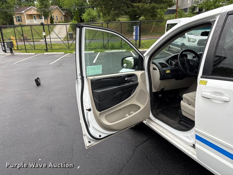 image for item EF1153 2016 Dodge Grand Caravan van