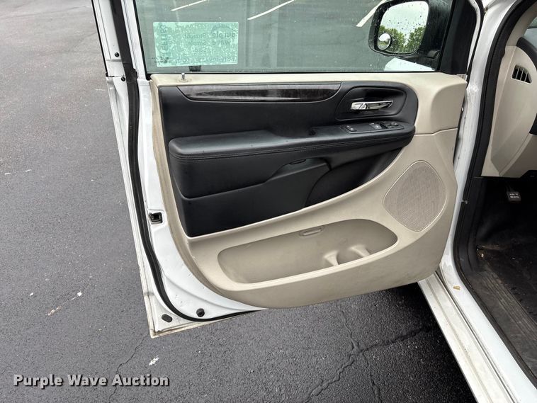 image for item EF1153 2016 Dodge Grand Caravan van