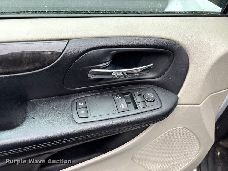 image for item EF1153 2016 Dodge Grand Caravan van