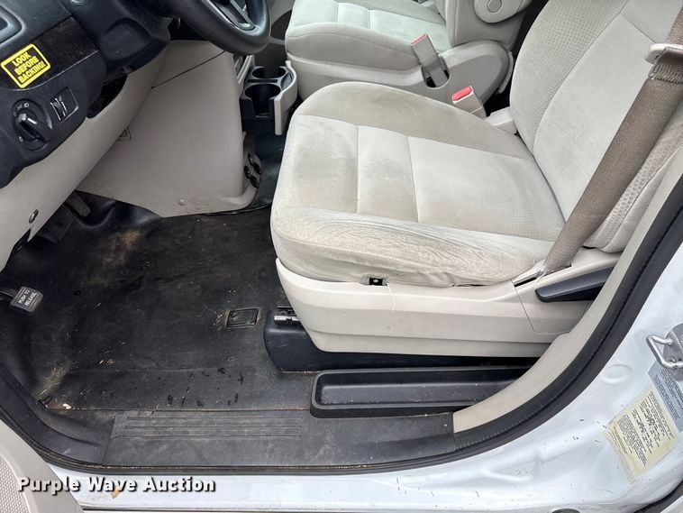image for item EF1153 2016 Dodge Grand Caravan van