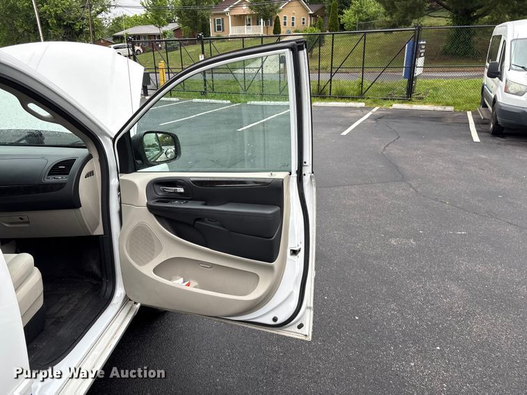 image for item EF1153 2016 Dodge Grand Caravan van