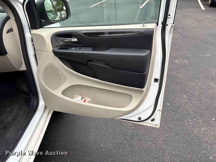 image for item EF1153 2016 Dodge Grand Caravan van