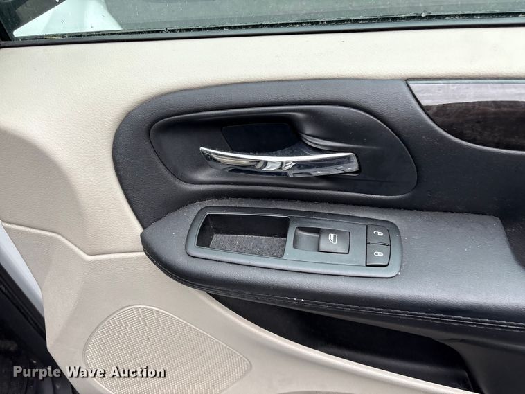 image for item EF1153 2016 Dodge Grand Caravan van