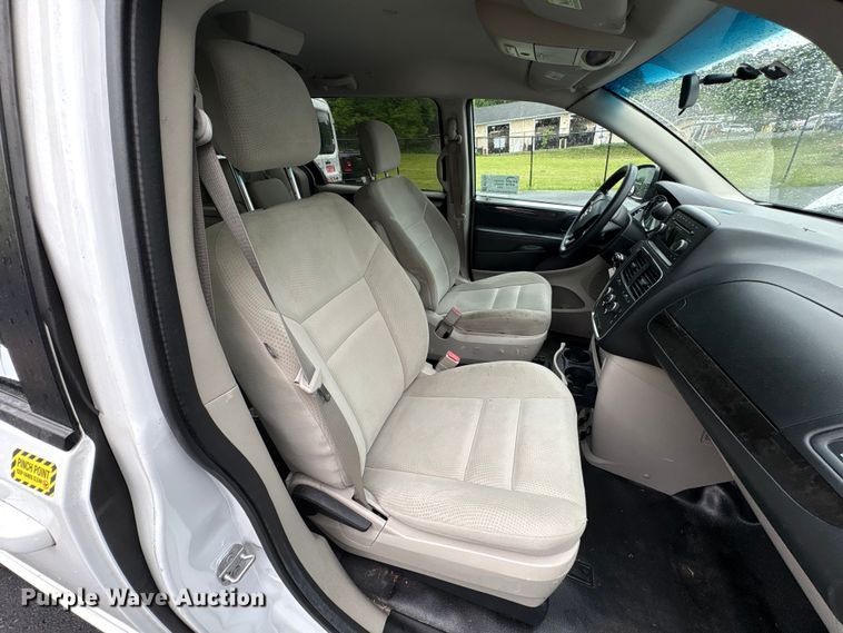 image for item EF1153 2016 Dodge Grand Caravan van