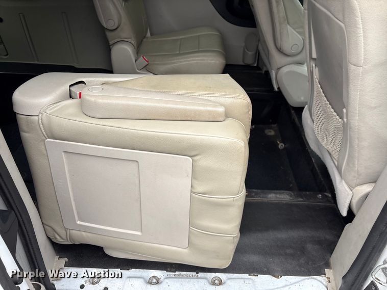 image for item EF1153 2016 Dodge Grand Caravan van