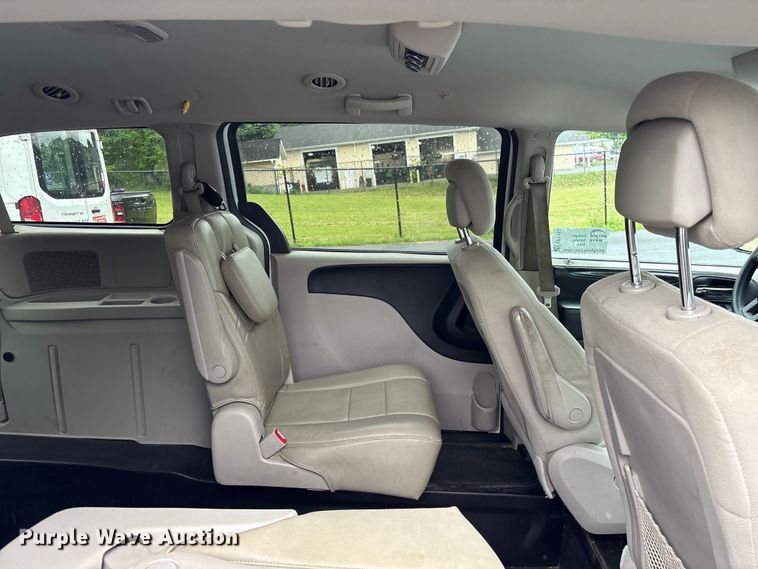 image for item EF1153 2016 Dodge Grand Caravan van