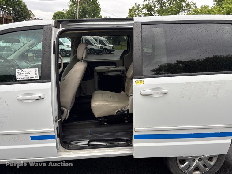 image for item EF1153 2016 Dodge Grand Caravan van