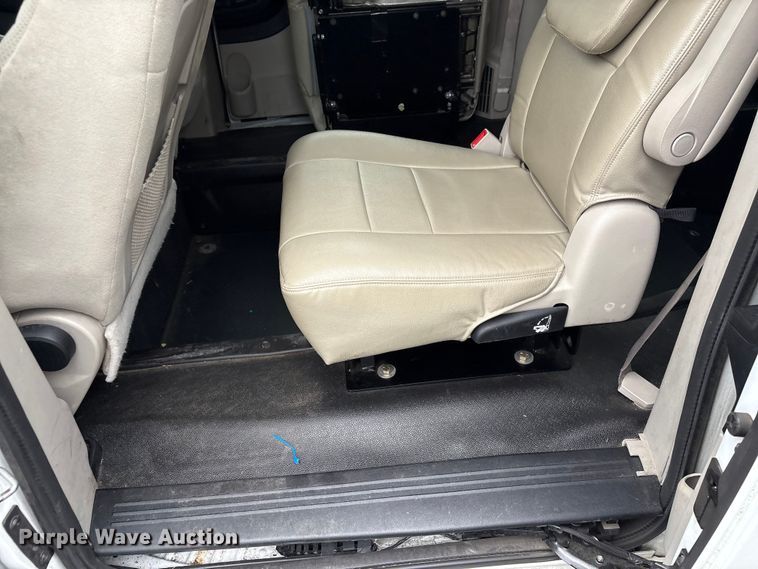 image for item EF1153 2016 Dodge Grand Caravan van