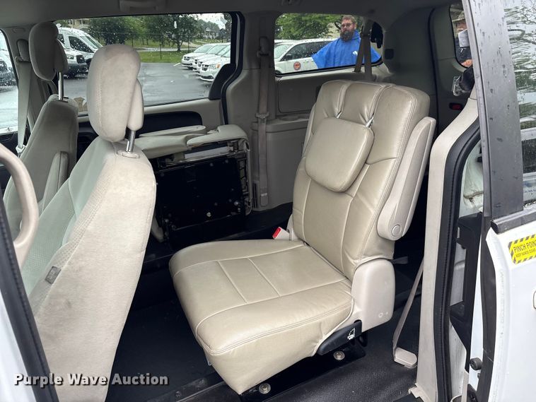 image for item EF1153 2016 Dodge Grand Caravan van