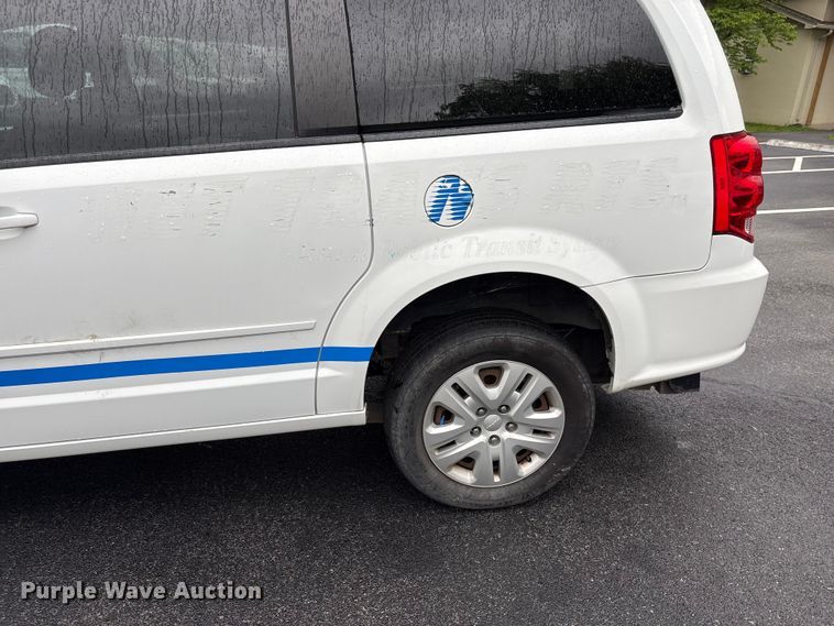 image for item EF1154 2017 Dodge Grand Caravan van
