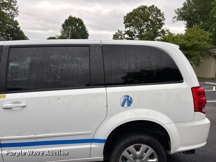 image for item EF1154 2017 Dodge Grand Caravan van