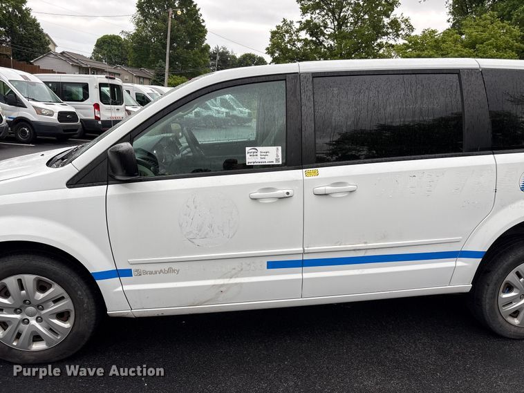 image for item EF1154 2017 Dodge Grand Caravan van