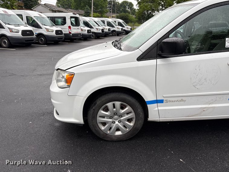 image for item EF1154 2017 Dodge Grand Caravan van