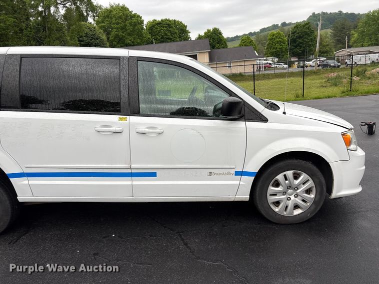 image for item EF1154 2017 Dodge Grand Caravan van