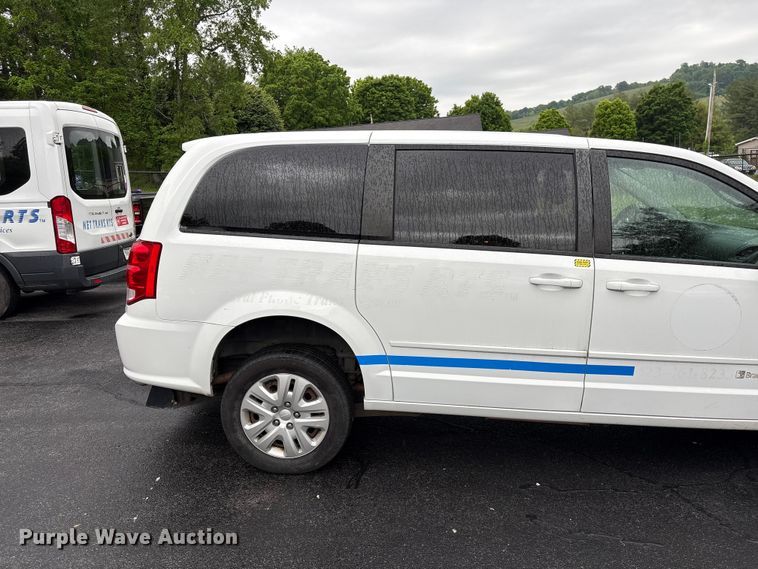 image for item EF1154 2017 Dodge Grand Caravan van