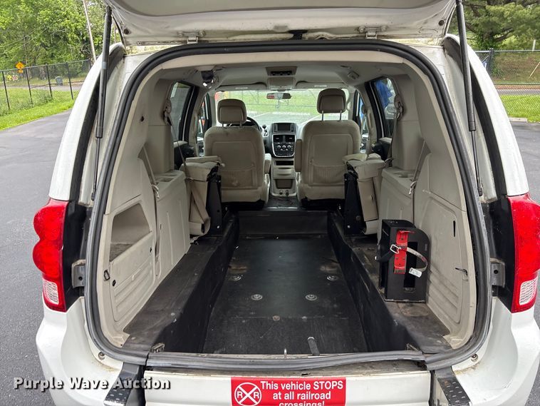 image for item EF1154 2017 Dodge Grand Caravan van