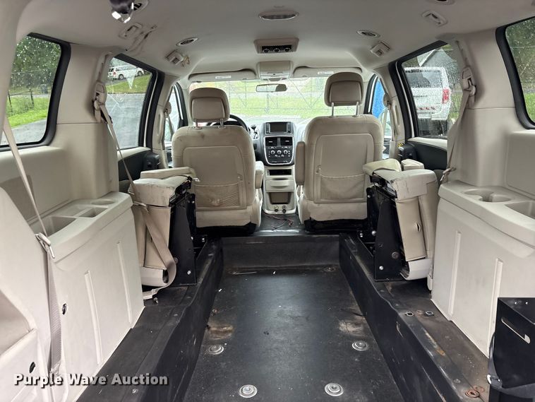 image for item EF1154 2017 Dodge Grand Caravan van