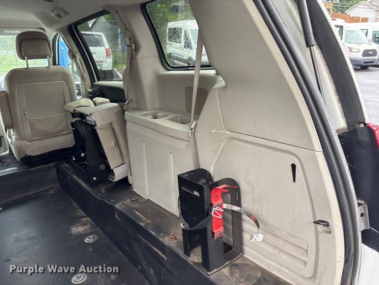 image for item EF1154 2017 Dodge Grand Caravan van