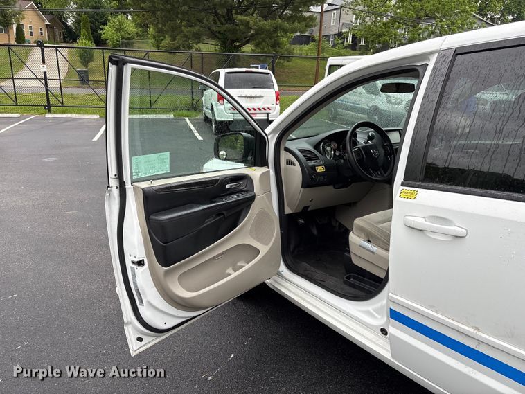 image for item EF1154 2017 Dodge Grand Caravan van