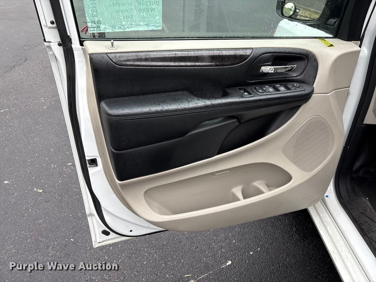 image for item EF1154 2017 Dodge Grand Caravan van