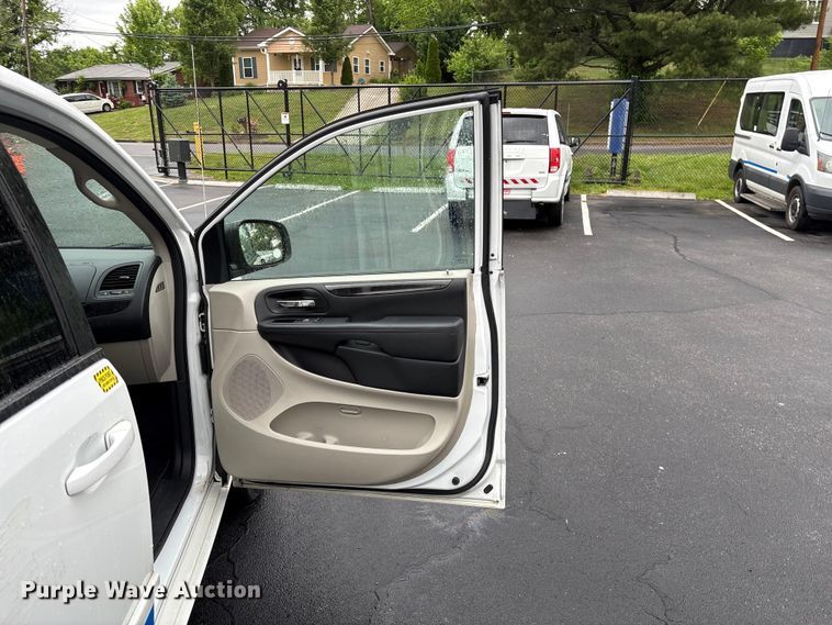 image for item EF1154 2017 Dodge Grand Caravan van