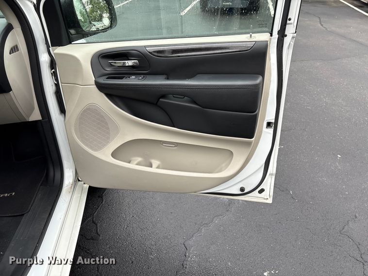 image for item EF1154 2017 Dodge Grand Caravan van