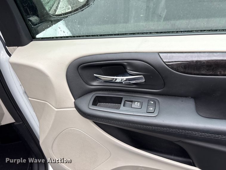 image for item EF1154 2017 Dodge Grand Caravan van