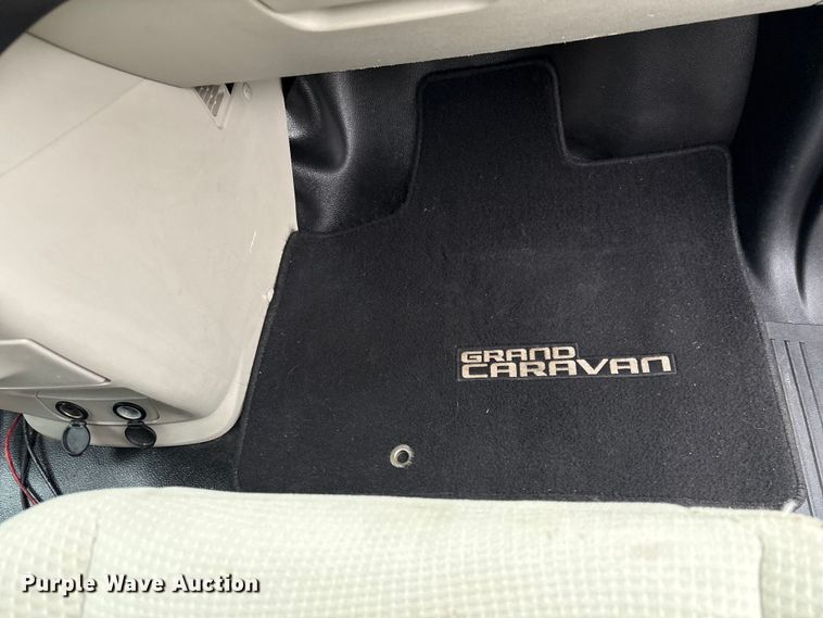 image for item EF1154 2017 Dodge Grand Caravan van