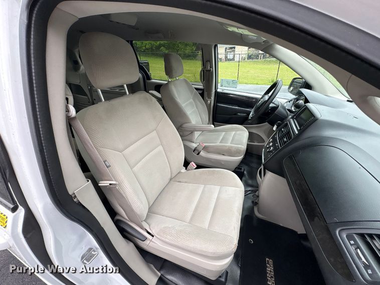 image for item EF1154 2017 Dodge Grand Caravan van