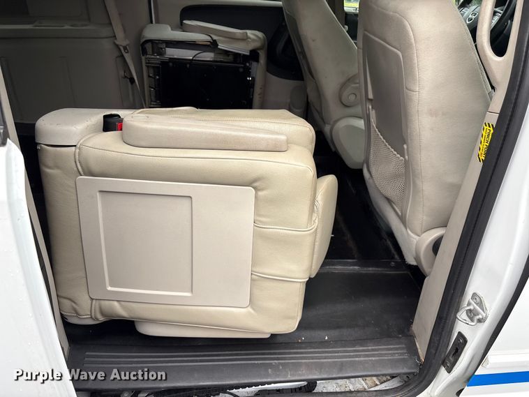 image for item EF1154 2017 Dodge Grand Caravan van