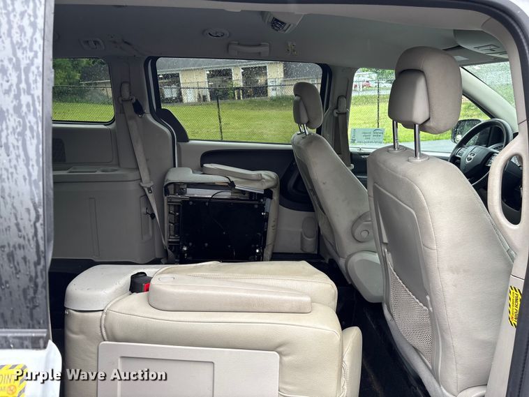 image for item EF1154 2017 Dodge Grand Caravan van