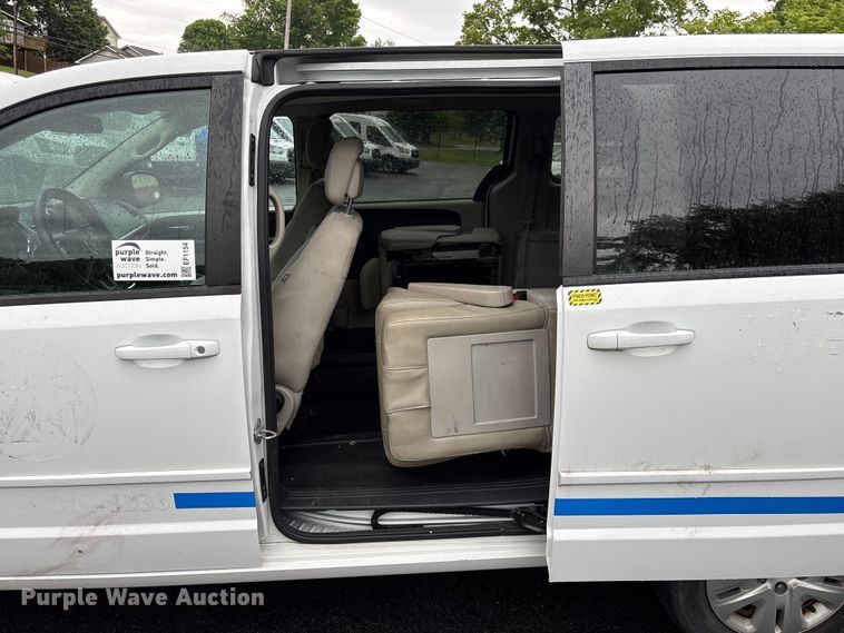 image for item EF1154 2017 Dodge Grand Caravan van