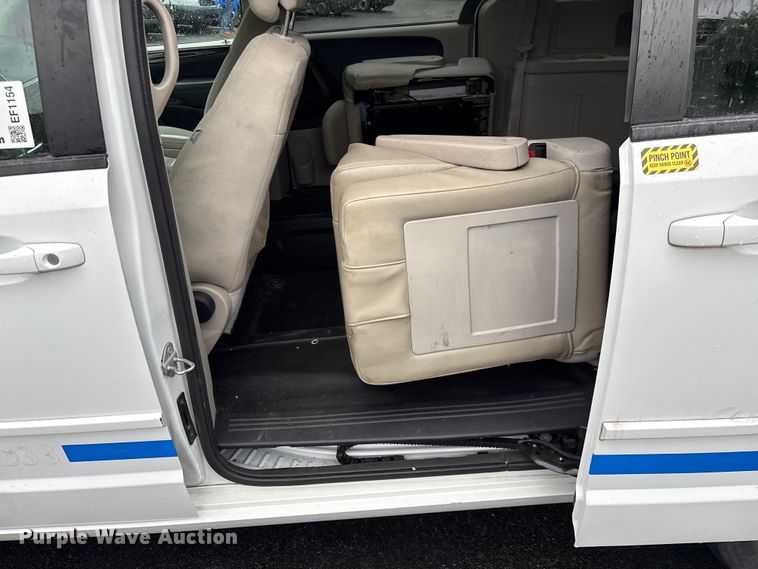 image for item EF1154 2017 Dodge Grand Caravan van