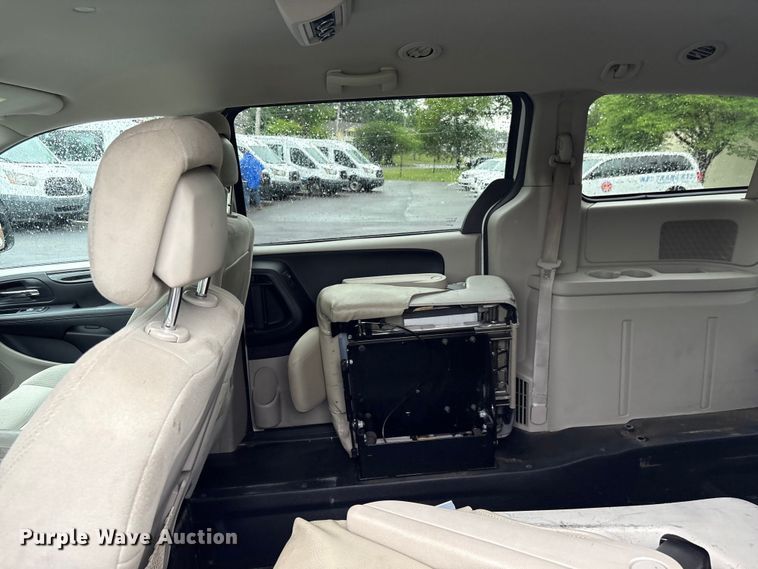 image for item EF1154 2017 Dodge Grand Caravan van