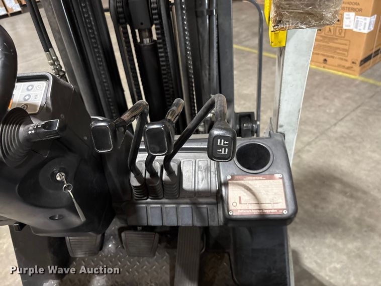 image for item EF1167 2016 UniCarriers CFS40 forklift