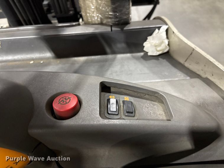 image for item EF1190 2018 Crown RC5545-40 forklift