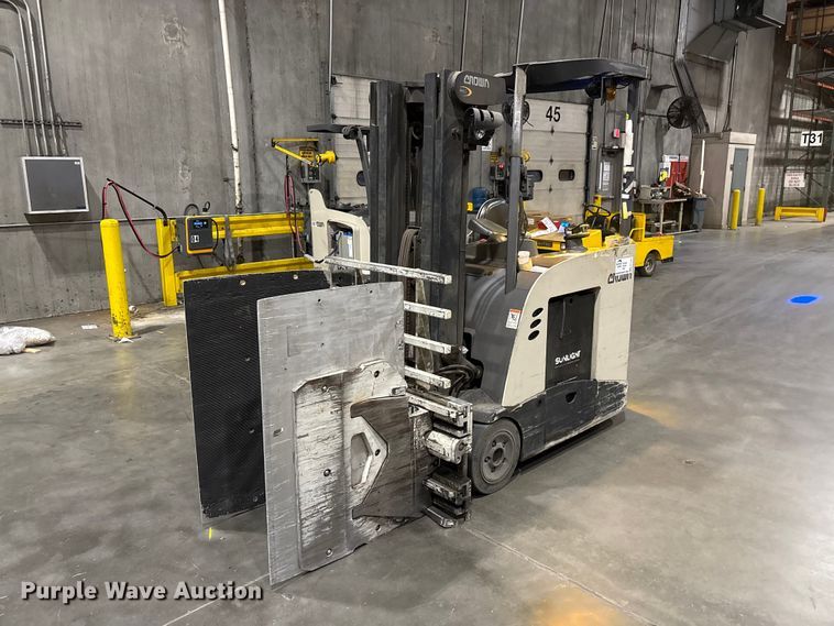 2017 Crown RC5545-40 forklift