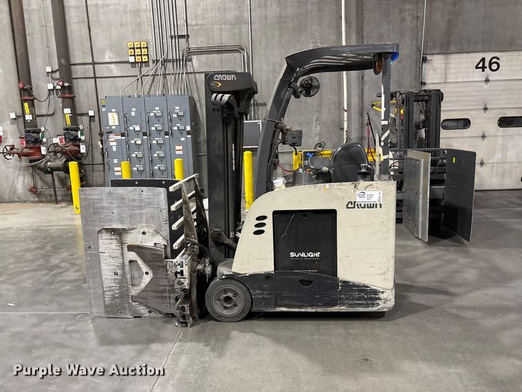 image for item EF1191 2017 Crown RC5545-40 forklift