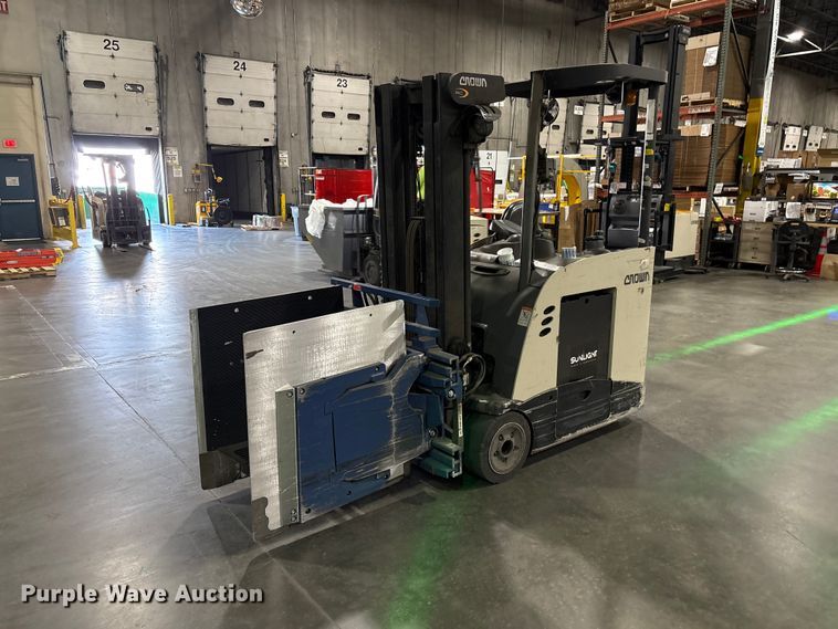 image for item EF1192 2017 Crown RC5545-40 forklift