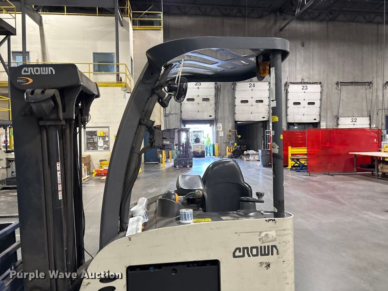 image for item EF1192 2017 Crown RC5545-40 forklift