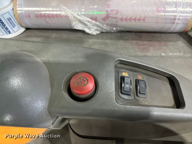 image for item EF1192 2017 Crown RC5545-40 forklift