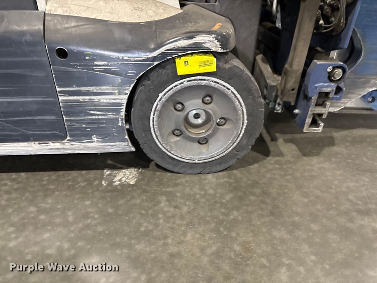image for item EF1192 2017 Crown RC5545-40 forklift