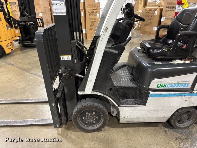 image for item EF1193 2016 UniCarriers CFS40 forklift