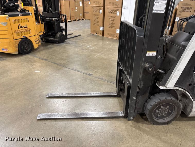 image for item EF1193 2016 UniCarriers CFS40 forklift